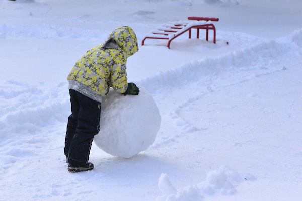 雪玉転がし